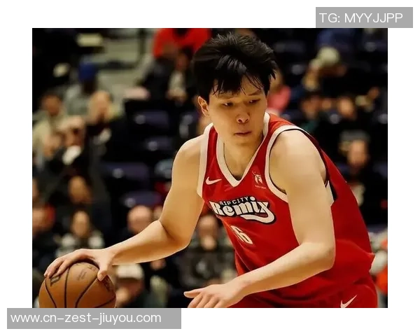 杨瀚森回应初次首发：上半场缩头缩脑发挥不咋地 向伊迪学习生计